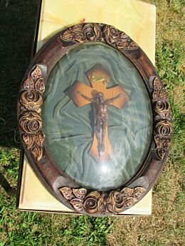 Vintage Frame Green Velvet Dome Glass Decorated Frame Jesus Crucifix Carved Wood