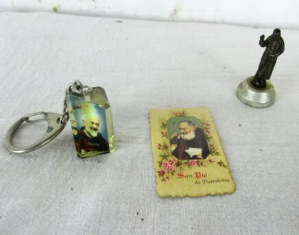 set of 3 Padre Patris Pio Pietrelcina Traveling Figurine Spelter Prayer card Key ring