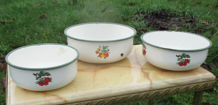Vintage Tin Enamel set of bowls Rustic Home Decor Tableware Toleware Retro