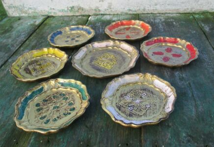 Italian Mid Century Hollywood Regency Florentine 7 coasters Toleware gold gilt