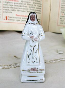 Miniature French statue Catholic Nun Religious Porcelain Gorgeous HTF 2.95"