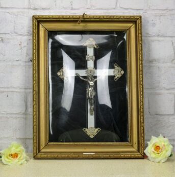Vintage Ornate Frame Green Velvet Convex Glass Jesus Christ Crucifix