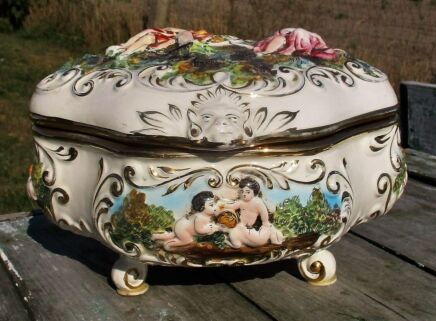 Gorgeous Capodimonte Lidded Bowl Centerpiece Dish Putti Porcelain Italian