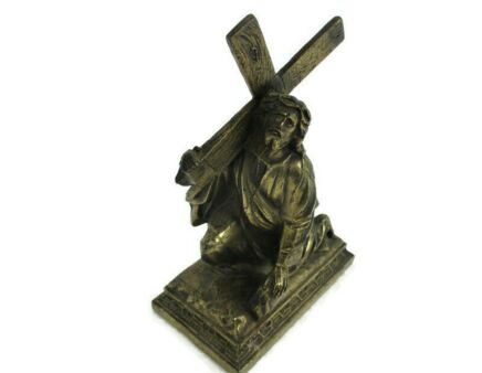 Small statue Figurine Jesus Christ carrying His Cross Spelter Lovely