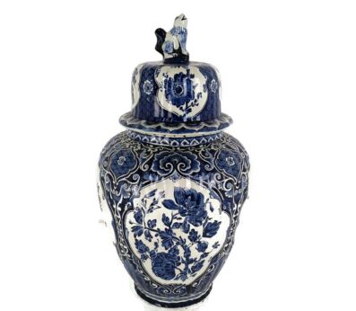 Large Vase Urn Lidded with Foo Dog Blue white, Delft marked Royal Sphinx Maastricht 