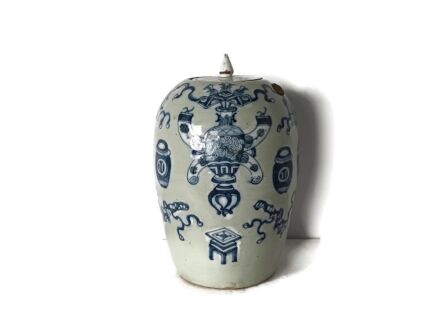 Chinese  Pale Celadon vase mobilieren Blue White Decorated Ovoid Vase, antique 