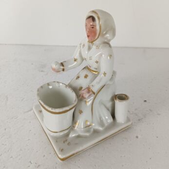 Antique Porcelain figurine Vieux Paris Porcelain old woman with basket small
