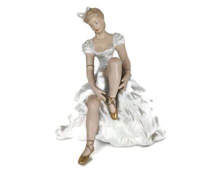 Ballerina statue,Wallendorf porcelain figurine ,vintage porcelain ballerina  Germany