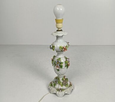 lovely vintage porcelain 3D flowers desk table nightstand bedside lamp 