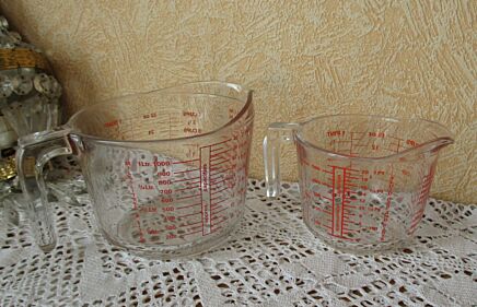 Vintage Pyrex Measuring cups 2 Red Letters clear glass