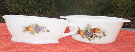 Vintage Arcopal France Bowl Dish & Sauce boat fruits de France Motif retro
