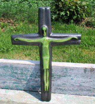 Mid Century Design Ceramic Modern Crucifix Ceramics Lovely Modernist Green