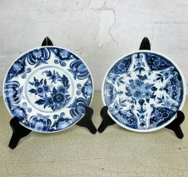 couple Pair Delft Small Charger Wall Plates Blue White OUD Delft Flower Pattern