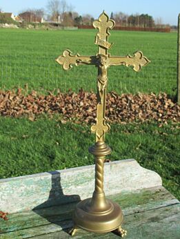 Antique Ornate Brass Jesus Christ Table Cross Crucifix Memento Mori Claw Feet