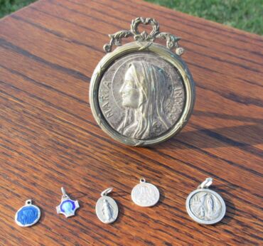 Lot of 6 Medals Notre Dame de Lourdes Our Lady of Lourdes Virgin Mary France