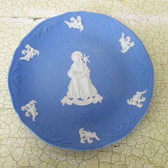 Love Christmas Plate 2002 Jasperware Baby Blue Lavendel Bas relief Collector