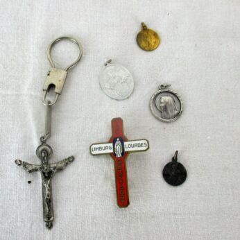 set Lot of 6 small Christian pieces Medals St Benedict Livius Lourdes Key ring Lourdes