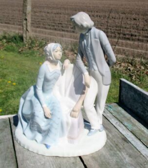 Large Casades Spain Figurine Victorian Couple Blue White Porcelain Marked