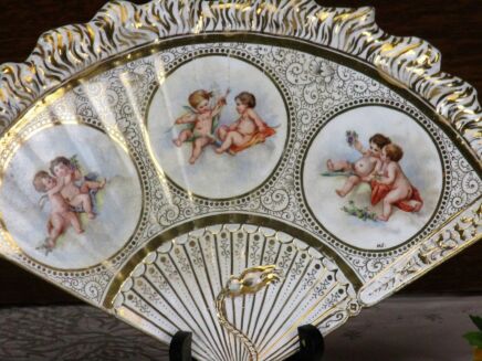 Gorgeous Vieux Old Paris Vieux Bruxelles Porcelain Fan