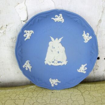 Joy Christmas Plate 2001 Jasperware Baby Blue Lavendel Bas Relief Collector