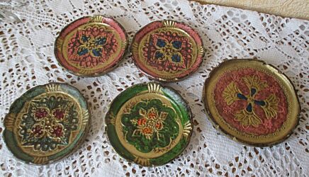 Italian Mid Century Hollywood Regency Florentine 5 coasters Toleware gold gilt