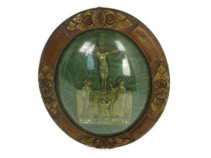 Antique Oval Ornate Wooden Frame green Velvet Convex Glass Dome Crucifix Calvary