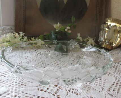 Cake stand Clear Glass Decorated Grapes Fruit Bowl Dish Centerpiece