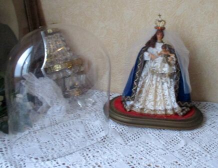 Vintage Madonna Virgin Mary Baby Jesus Wax Pressed Glass Oval Globe Dome 12.01"