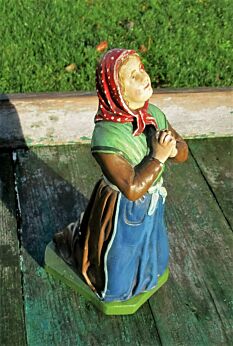 Vintage Statuette Plaster Chalkware Praying Woman Scarf Angelus Lovely 11.02"