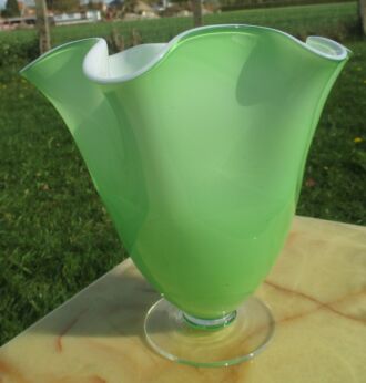 Fazzoletto Vintage Italian Green Mid Century Cased Glass vase Era Venini Tulip