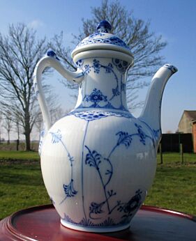 Gorgeous Fluted Tea Coffee Pot Marked Royal Copenhagen Denmark 519 Blue White