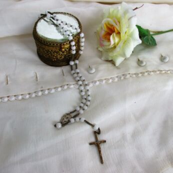 Vintage resin Rosary Catholic Nun Necklace White Round Prayer Beads Decorative