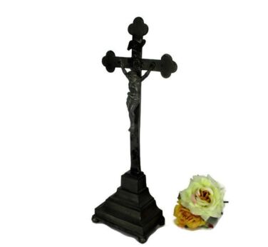 Beautiful Vintage French Standing Table Crucifix Cross Fleur de Lis Spelter Ornate France