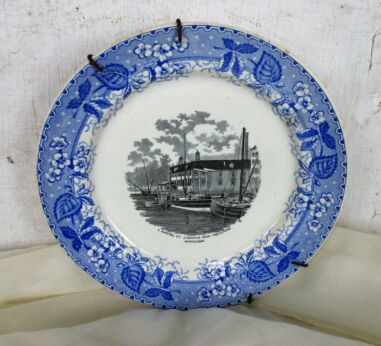 Societe Ceramique Maestricht Holland Plate L'Amstel et L'hospice Amsterdam