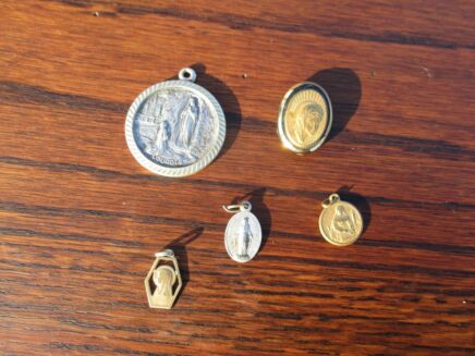 Lot of 5 Medals Notre Dame de Lourdes Our Lady of Lourdes Virgin Mary France