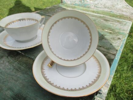 Authentic Limoges Porcelain France 2 cups and saucers gold gilded romantic