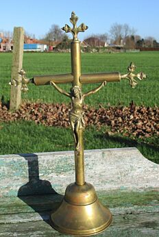 Vintage Art Deco Brass Jesus Christ Standing Table Cross Crucifix Memento Mori