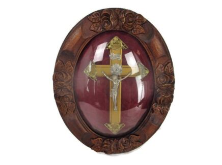 Oval Ornate Wooden Frame Red Velvet Convex Glass Christ Crucifix HTF Lovely