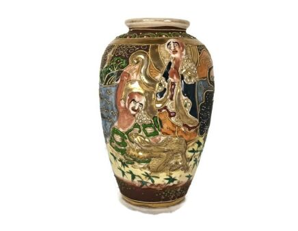 small vintage Japanese Samurai Moriage satsuma vase porcelain lovely