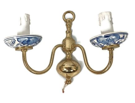 Double wall sconce Light wall hanging Delft blue white porcelain Brass vintage