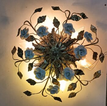 Vintage Hollywood Regency Plafonniere Sconce - Gilded Metal & Porcelain Flowers
