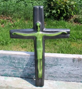 Mid Century Design Ceramic Modern Crucifix Ceramics Lovely Modernist Green