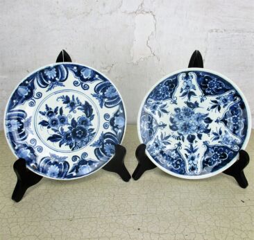 couple Pair Delft Small Charger Wall Plates Blue White OUD Delft Flower Pattern