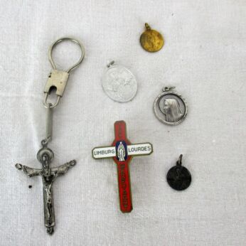 set Lot of 6 small Christian pieces Medals St Benedict Livius Lourdes Key ring Lourdes