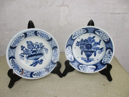 couple Pair Delft Small Charger Wall Plates Blue White OUD Delft Flower Baskets