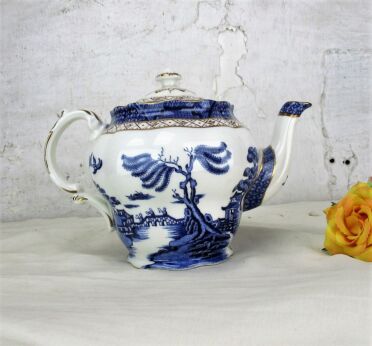 Teapot Coffee Pot Real Old Willow Booths Blue White Vintage Majestic Collection
