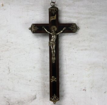 Ornate Hanging Crucifix Cross Jesus Christ spelter Wood 11.41"