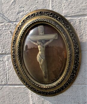 Oval Frame Dome Convex Glass Ornate Plaster Wood Crucifix Gorgeous 20.47"