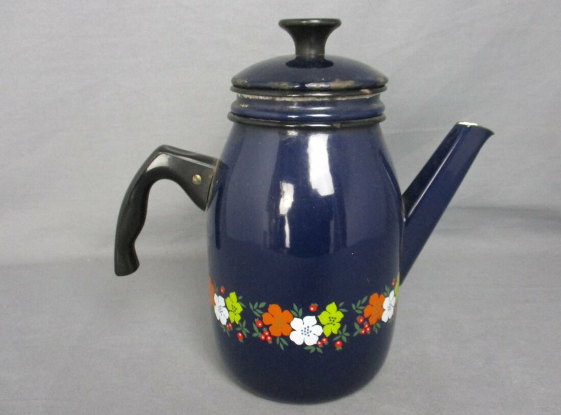 Tin Coffee Pot with Cover